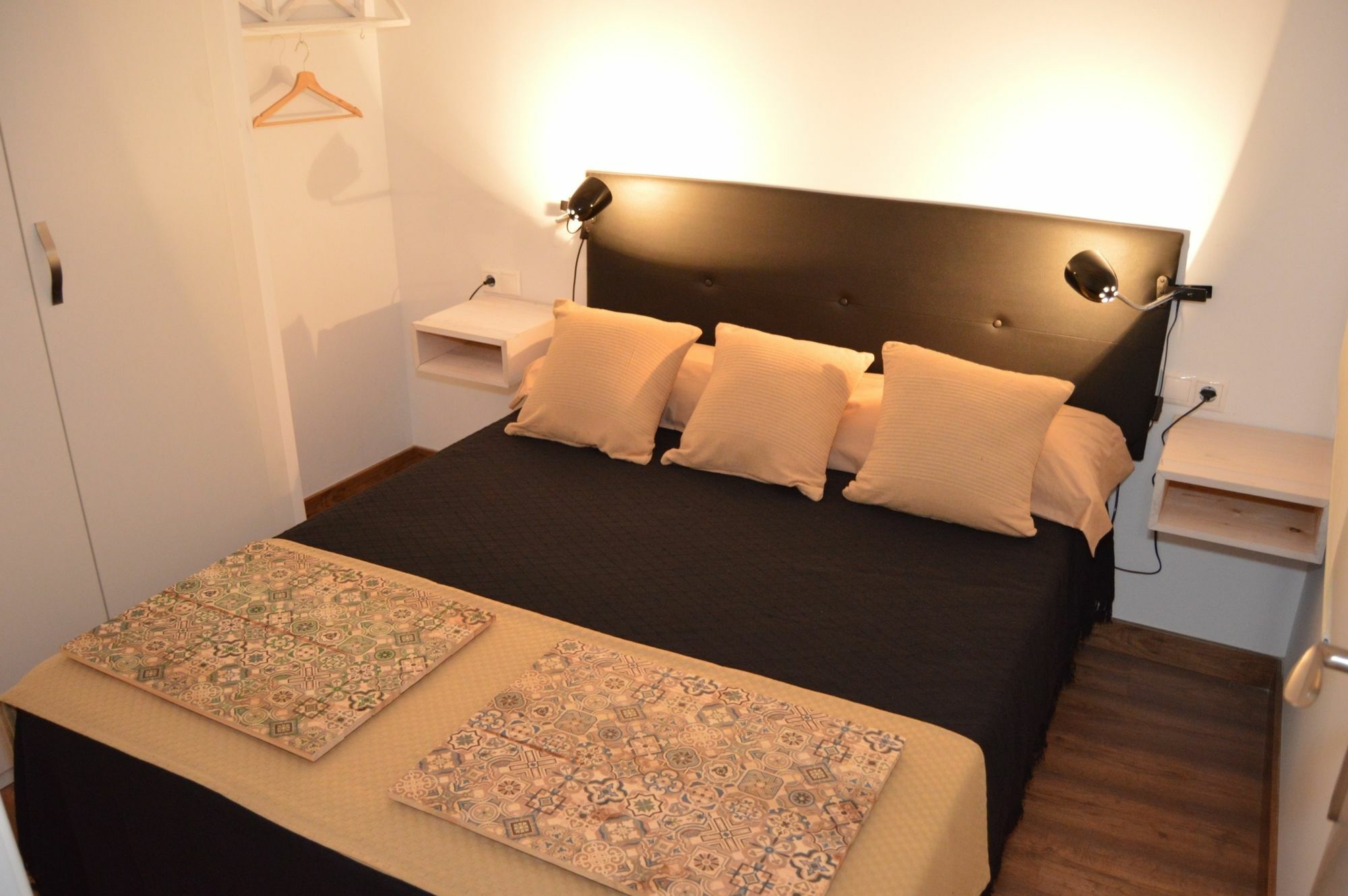 Tarragona Suites Mediona Esterno foto