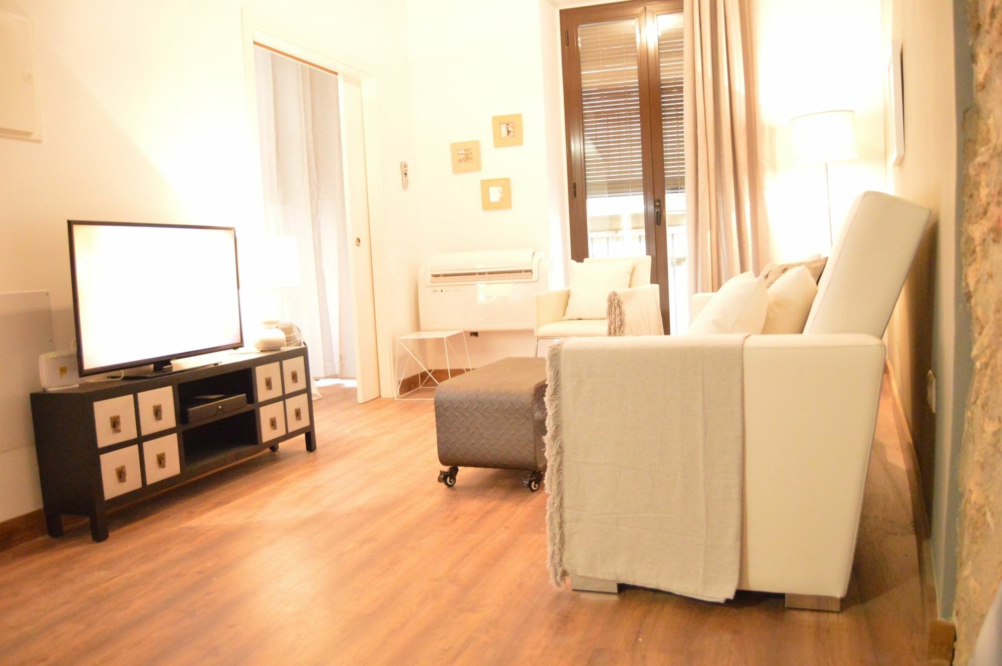 Tarragona Suites Mediona Esterno foto
